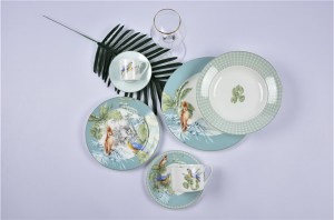 Parrot design dinner set